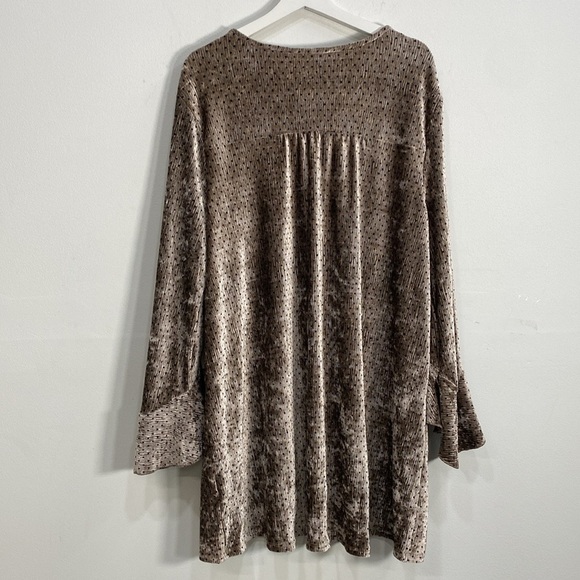 Velvet Polka Dot Top Flare Sleeves NWT 18/20W - Picture 9 of 14